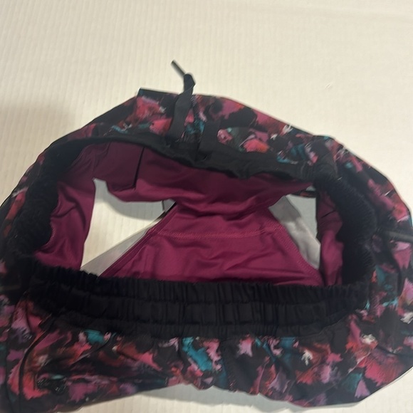 Lululemon shorty hot shorts with back pocket pull strings midnight bloom floral - Picture 7 of 11